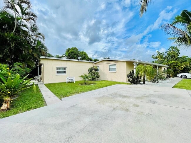 Building Photo - 279 Hach Ln