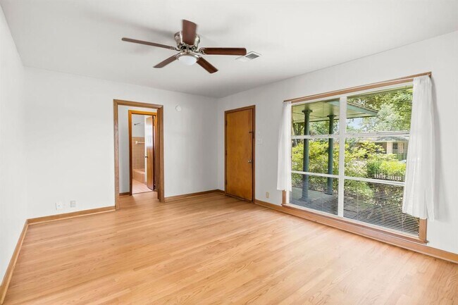Building Photo - 2418 Stonecrest Dr