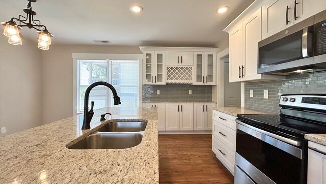 Building Photo - Capitol View 3 Bedroom-2 Bathroom, Remodel...