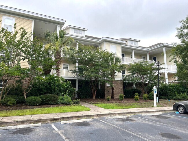 Foto del edificio - First floor, Unfurnished 3 Bedroom, 2 Bath Condo at Kiskadee Parke with Lots of Amenities!