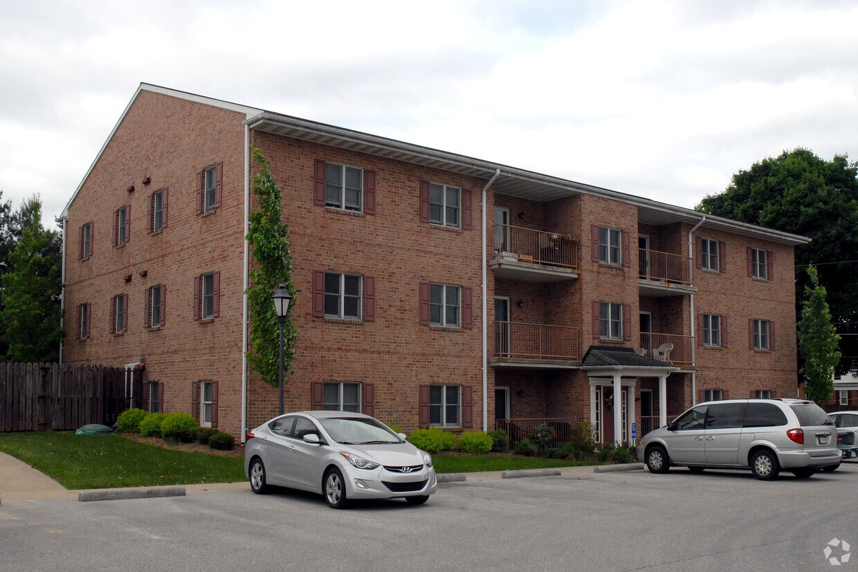 Foto del edificio - 327 N Pine Ave