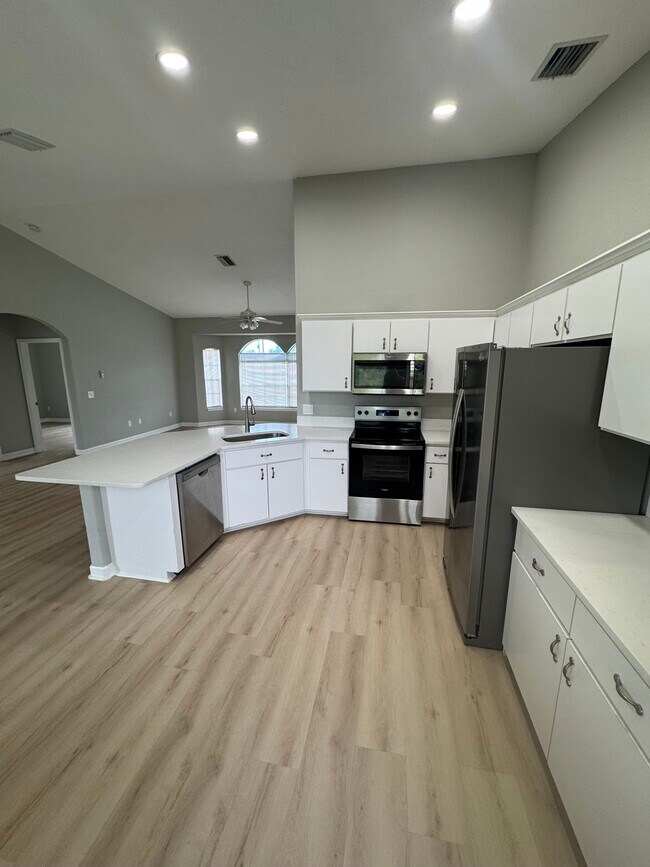 Building Photo - 137 Ortega Pl