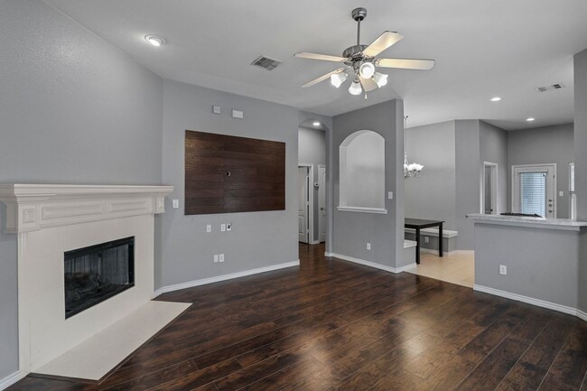 Building Photo - 1104 Grey Fox Dr