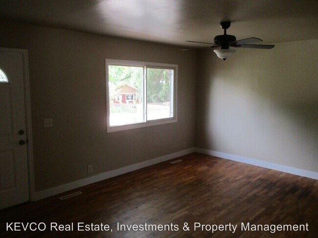 Foto del edificio - 314-320 Alpert Ave