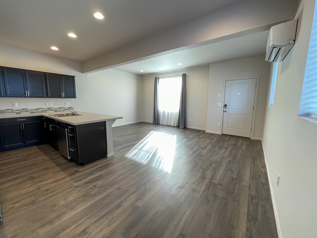 Building Photo - Brand New Townhome in Great Location