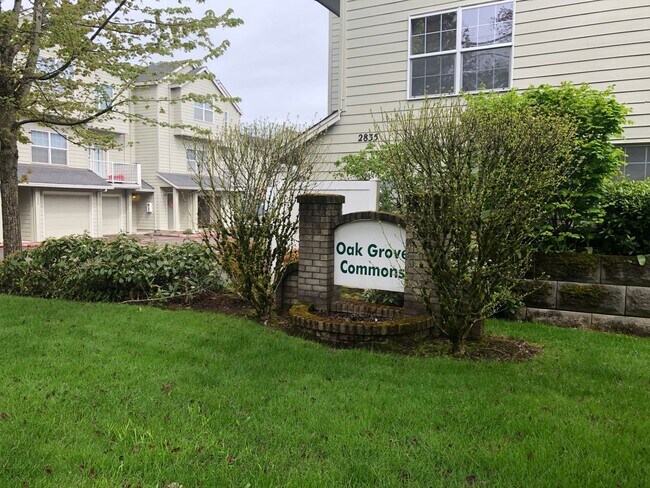 Building Photo - Location Location Location ~2 Bedroom 2.5 ...