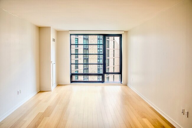 Building Photo - 580 Washington St