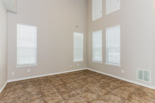 Foto del edificio - 433 Raintree Cir