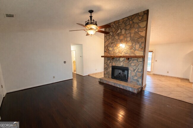 Foto del edificio - 3573 Clearview Dr