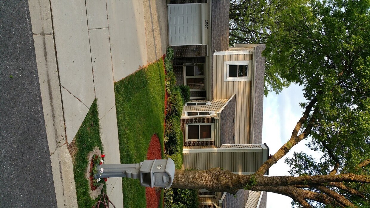 Primary Photo - 1067 Stonehedge Dr