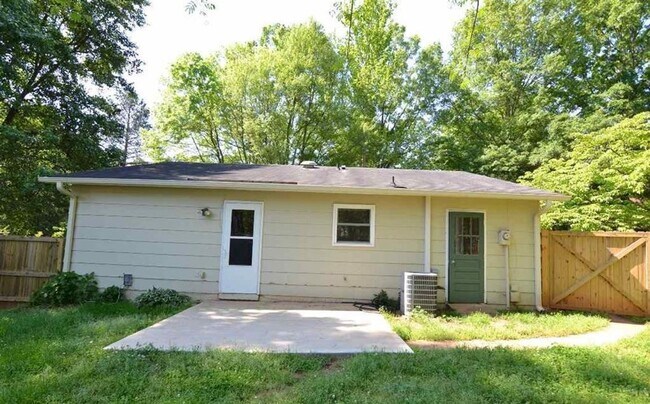 Foto del edificio - 3 Bedroom Home in Raleigh