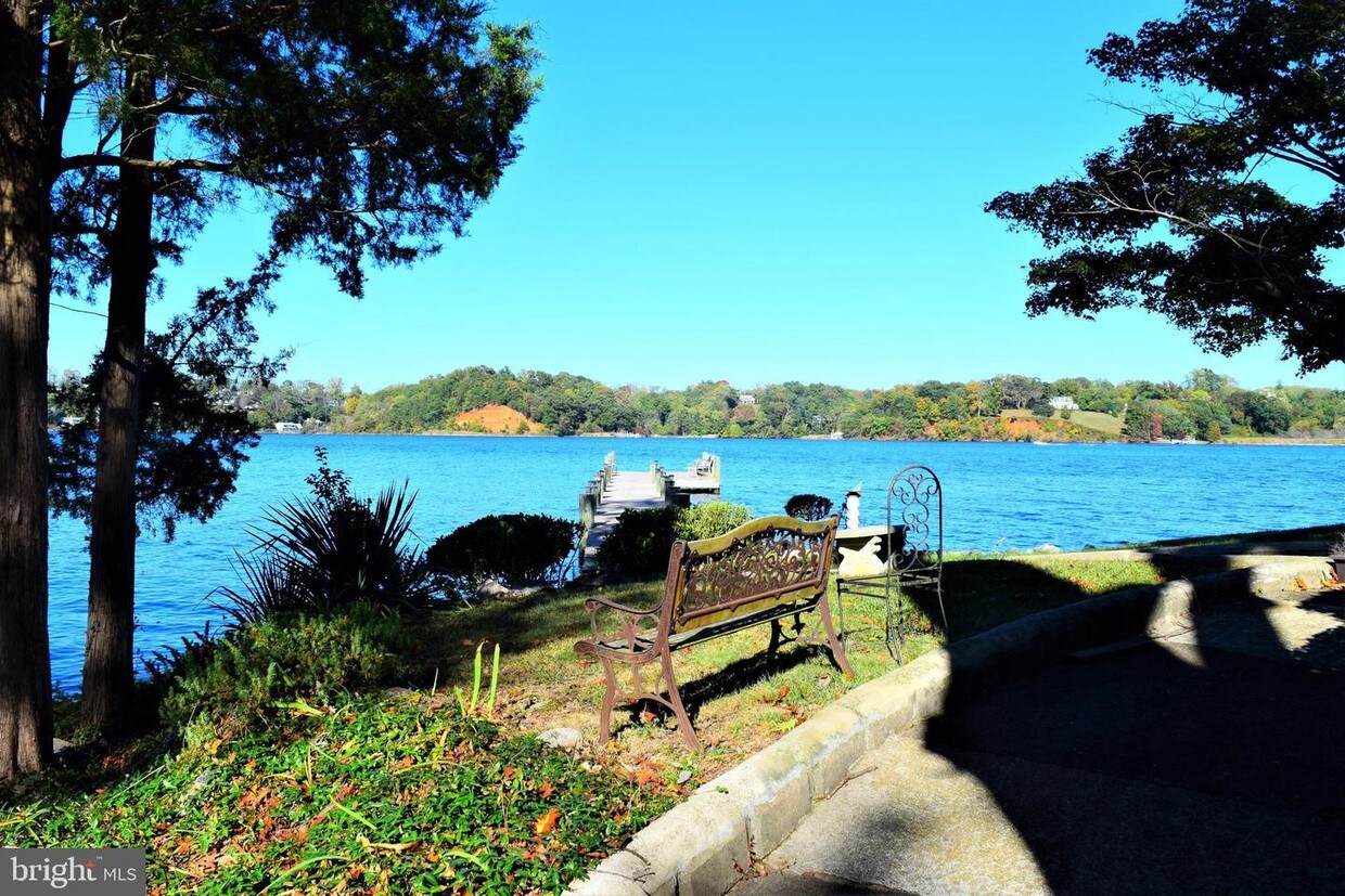 Foto principal - 1836 Cove Point Rd
