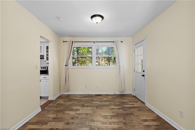 Foto del edificio - 62 Rexford Dr