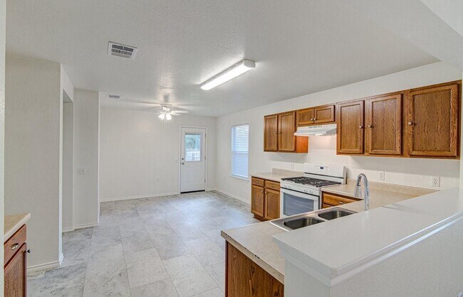 Foto del edificio - 7505 Aspen Brook Dr