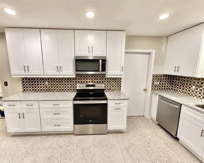 Building Photo - 6414 Murray Hill Dr