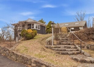 Building Photo - 27 Allapartus Cir