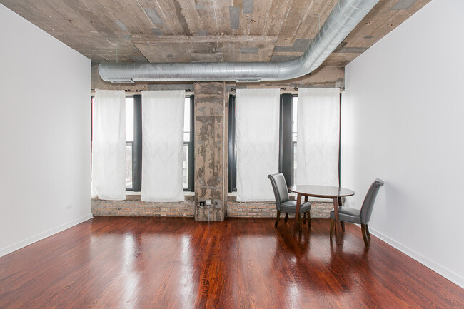 Foto del edificio - 1111 W 14th Pl