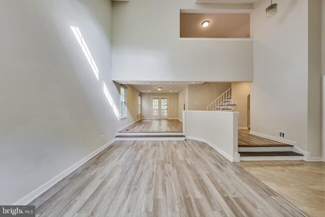 Foto del edificio - 12004 Montrose Village Terrace