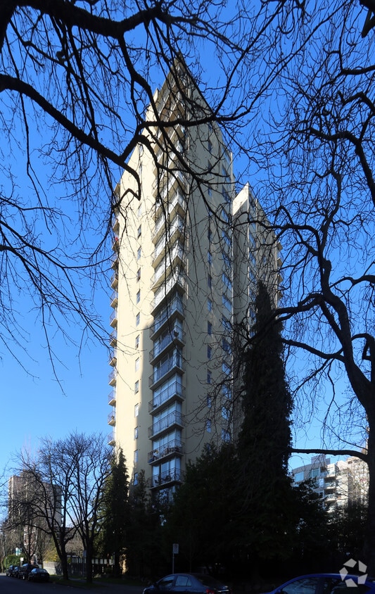 Photo du bâtiment - Americana Apartments