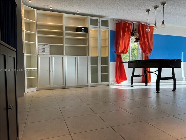 Foto del edificio - 4871 SW 103rd Ave