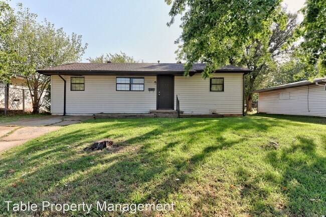 Building Photo - 3 br, 1 bath House - 6412 South Lindsay