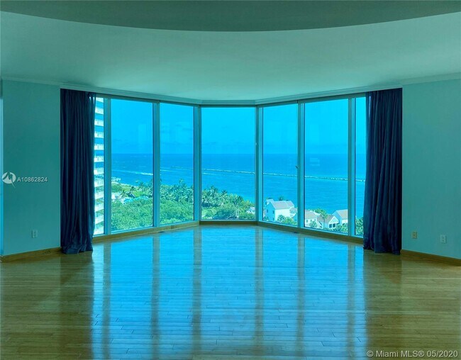 Foto del edificio - 300 South Pointe Dr
