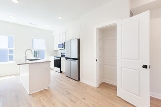 Building Photo - 402 McDonough Blvd SE