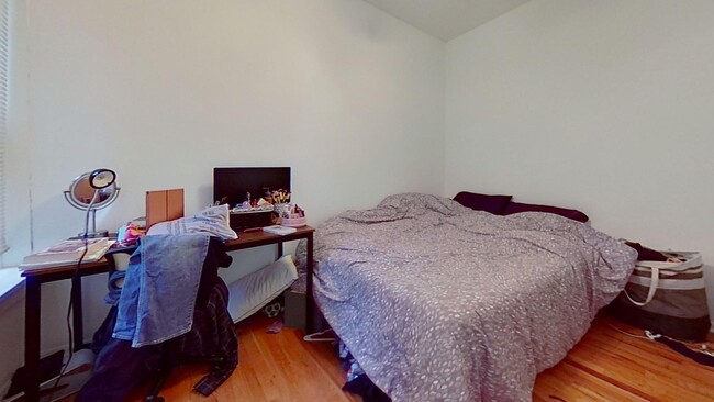 Foto del edificio - Raised First Floor East Lakeview One Bedroom