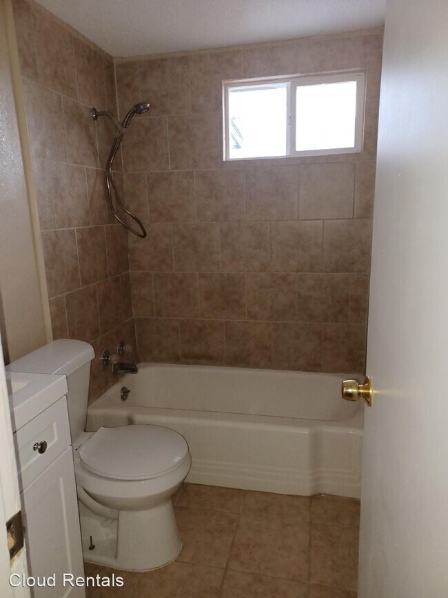 Building Photo - 2 br, 1 bath House - 407 ADAMS AVE