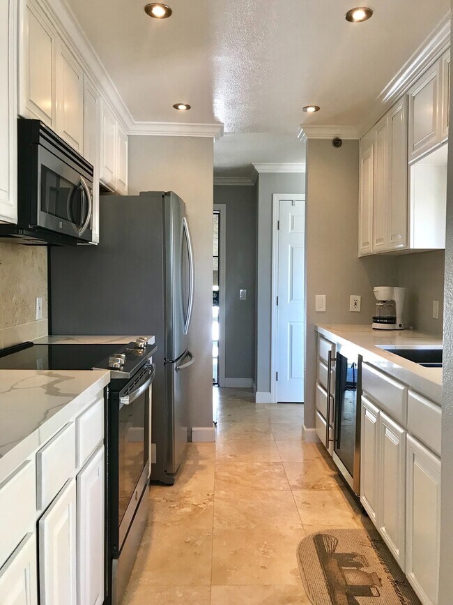 Foto del edificio - Beautiful View!! 2 Bed/2 Bath Condo, Hayward