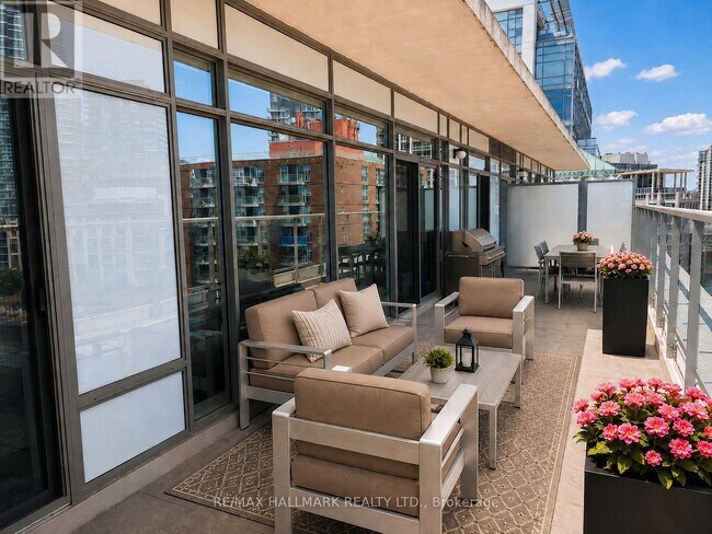Photo du bâtiment - 90 Stadium Rd
