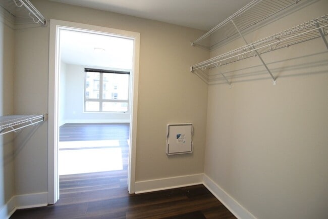 Interior Photo - Main2525