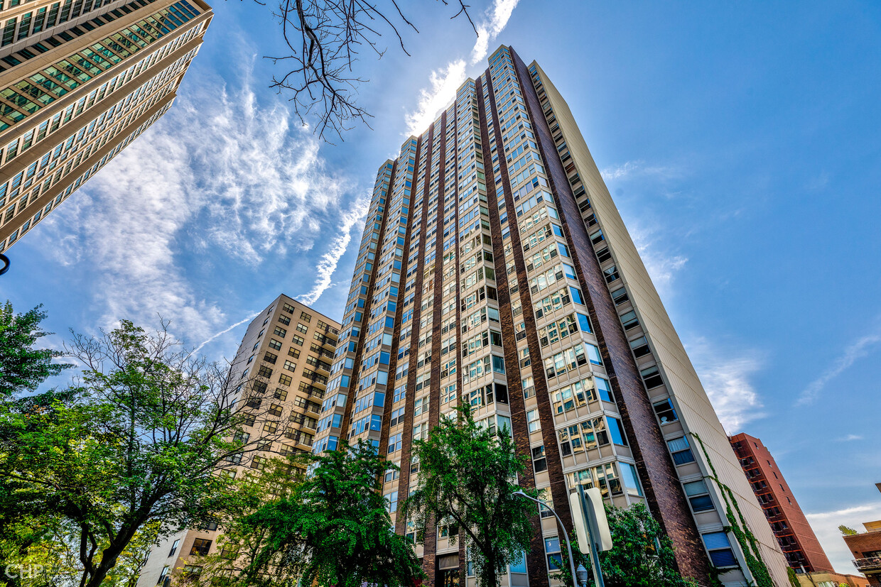 Foto principal - 525 W Hawthorne Pl
