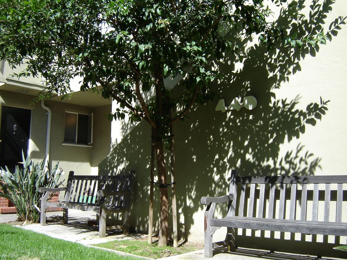Building Photo - 440 Ravenswood Ave