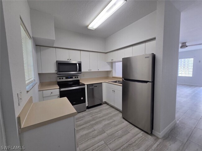 Foto del edificio - 8408 Bernwood Cove Loop