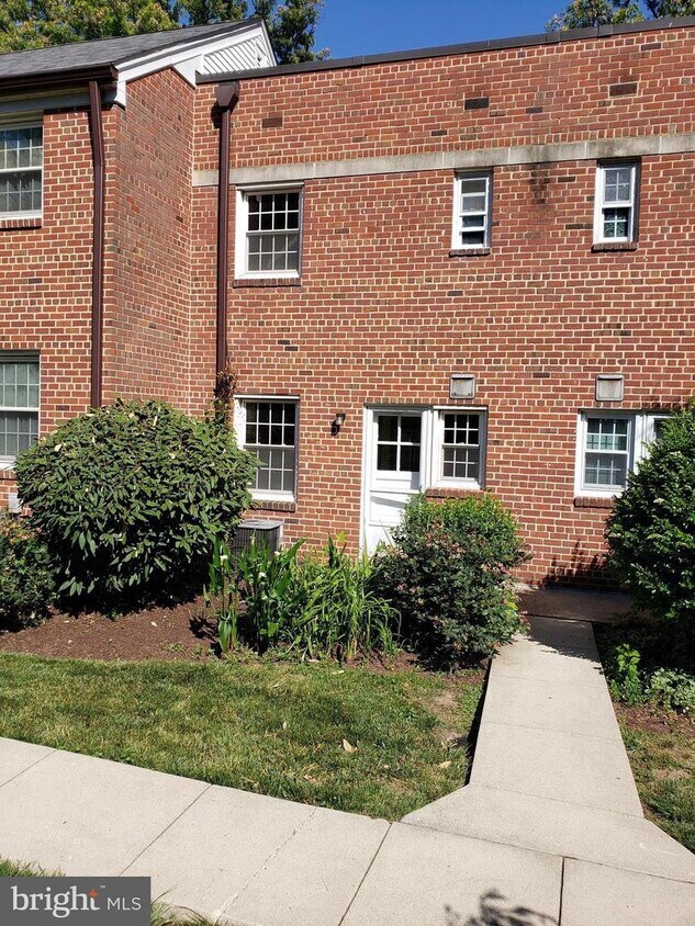 1826 EastWest Hwy, Silver Spring, MD 20910 Townhome Rentals in