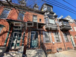 Building Photo - 351 W King St