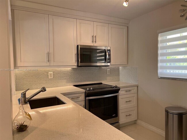 Building Photo - 8025 SW 107th Ave