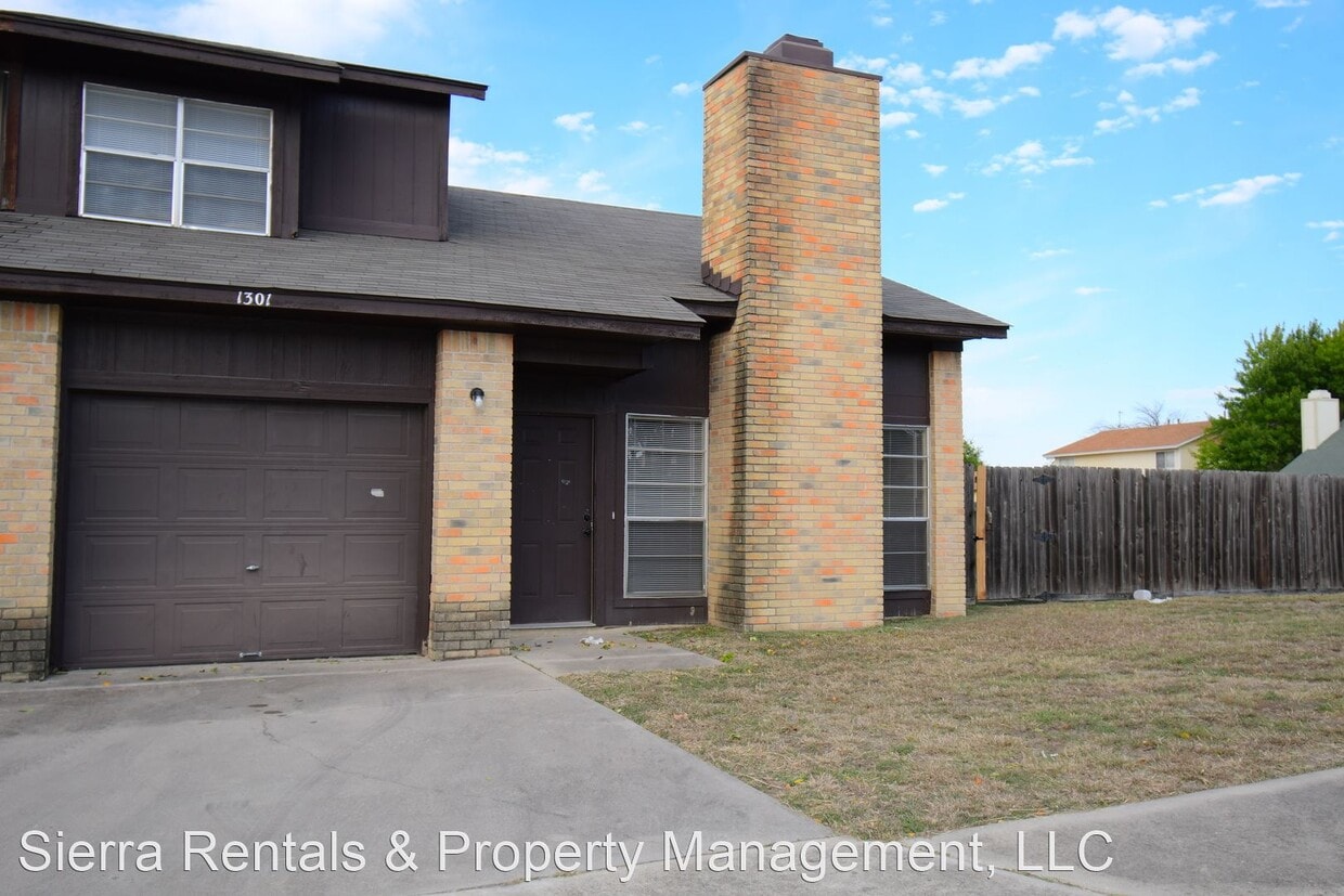 Primary Photo - 2 br, 1.5 bath House - 1301 Royal Crest Dr
