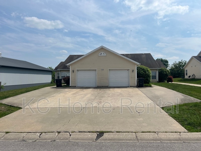 2128 Highridge Dr Unit B, Pleasant Hill, MO 64080 Condo for Rent in