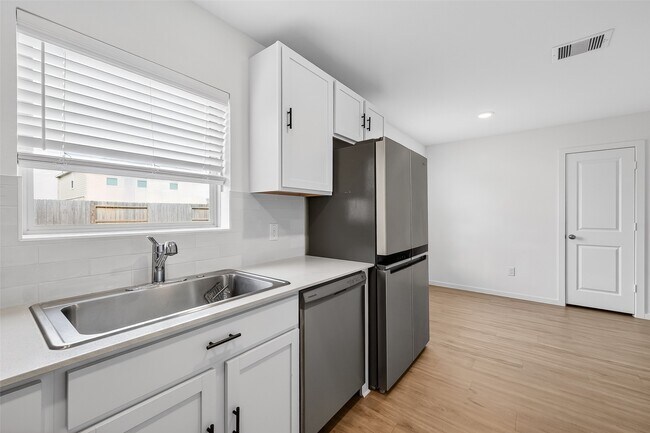 Building Photo - 3039 Ash Ray Dr