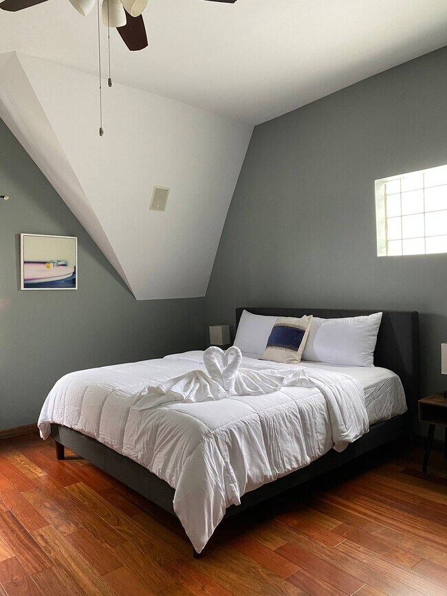 Foto del edificio - 419 E Oakwood Blvd