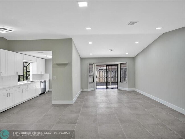 Foto del edificio - 3216 NW 105th Ave