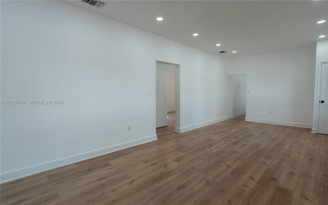 Building Photo - 426 SW 26th Rd