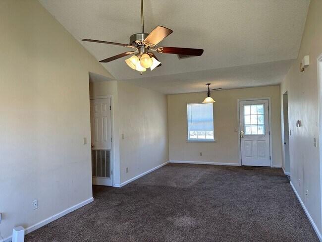 Building Photo - 1460 Flo Zechman Dr
