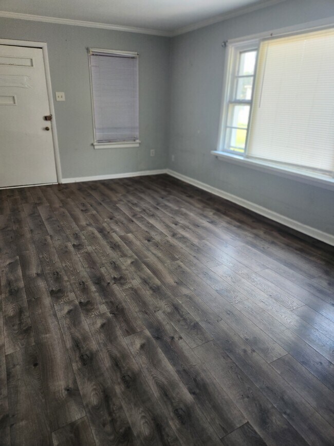 Foto del edificio - 12083 Winchester Ave