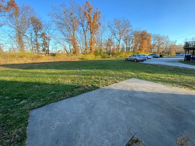 Building Photo - 560 NE Park Ln
