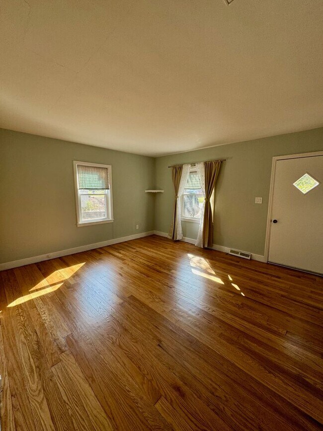 Foto del edificio - Knoxville 37917 - 2 bedroom 1 bath - Conta...