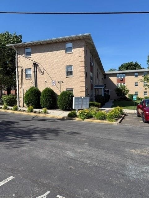 Building Photo - 2 Radio Ave
