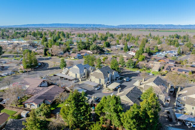 Contexto aéreo - 3 Months Free at Eastlake Apartments !